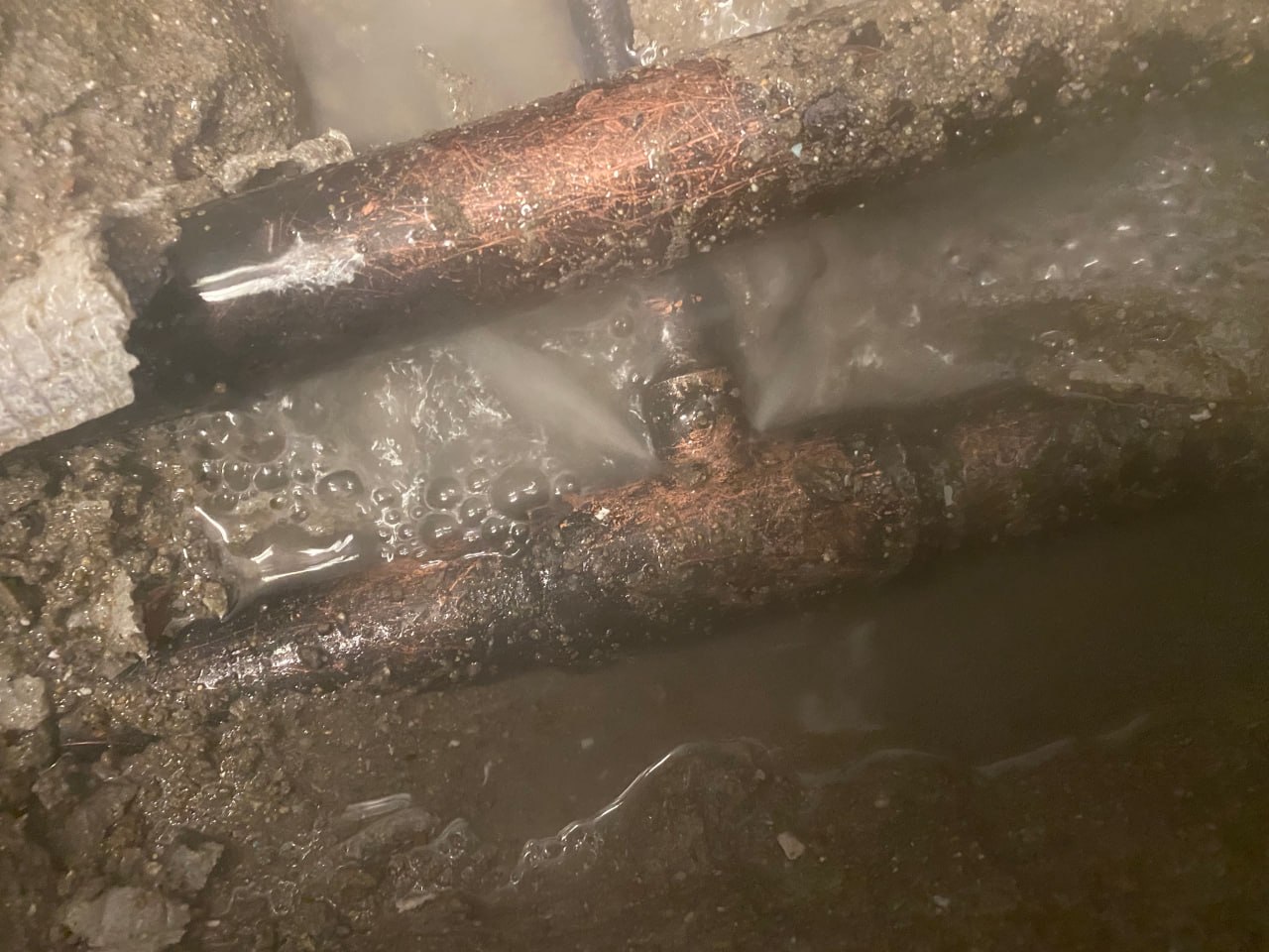 지하 배관 누수 현장 — 옥외 누수탐지